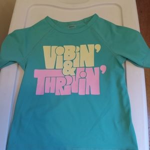 NEW.   OLD NAVY VIBIN' & THRIVIN' SHORT SLEEVE SHIRT.   4T.   NWT